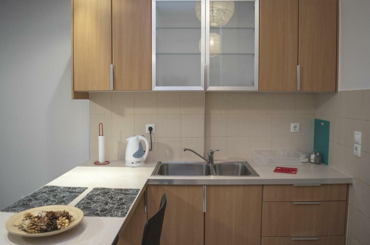 Modern Apartment, Excellent And Vibrant Location!! เอเธนส์ ภายนอก รูปภาพ