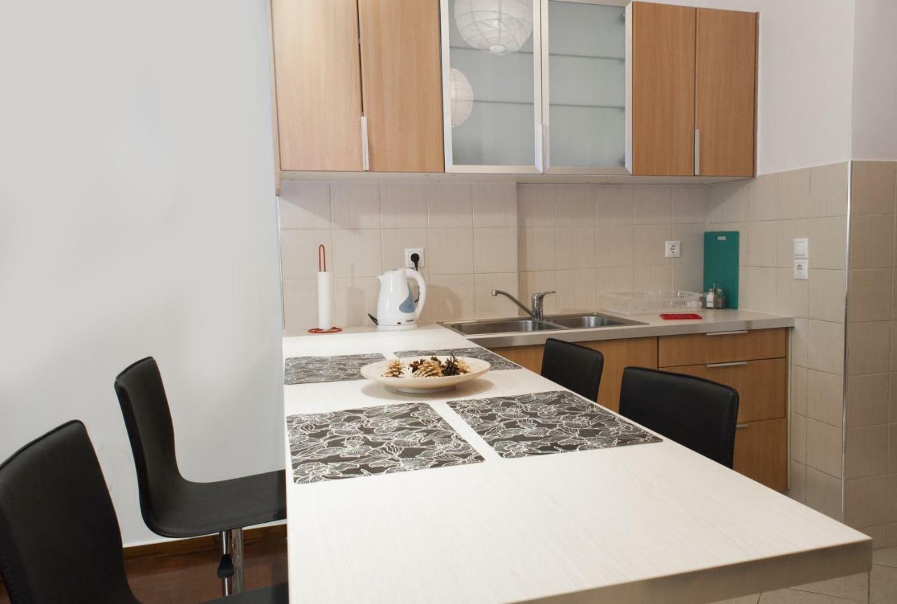 Modern Apartment, Excellent And Vibrant Location!! เอเธนส์ ภายนอก รูปภาพ