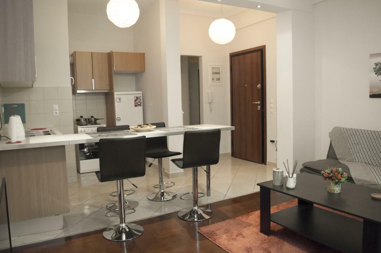 Modern Apartment, Excellent And Vibrant Location!! เอเธนส์ ภายนอก รูปภาพ