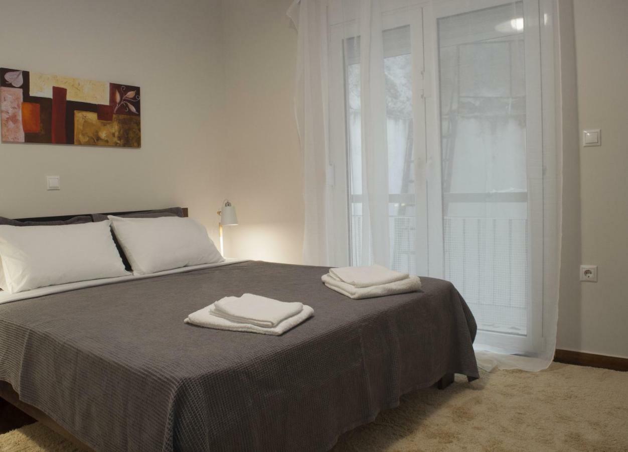 Modern Apartment, Excellent And Vibrant Location!! เอเธนส์ ภายนอก รูปภาพ